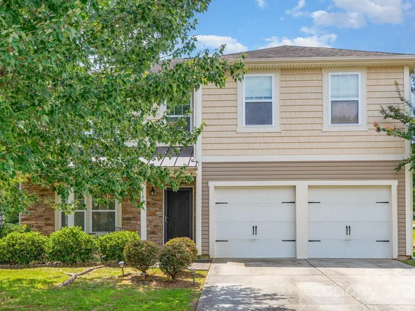 9702 Fernspray Rd, Charlotte, NC 28215