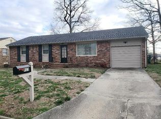 913 Dogwood Dr, Colonial Heights, VA 23834