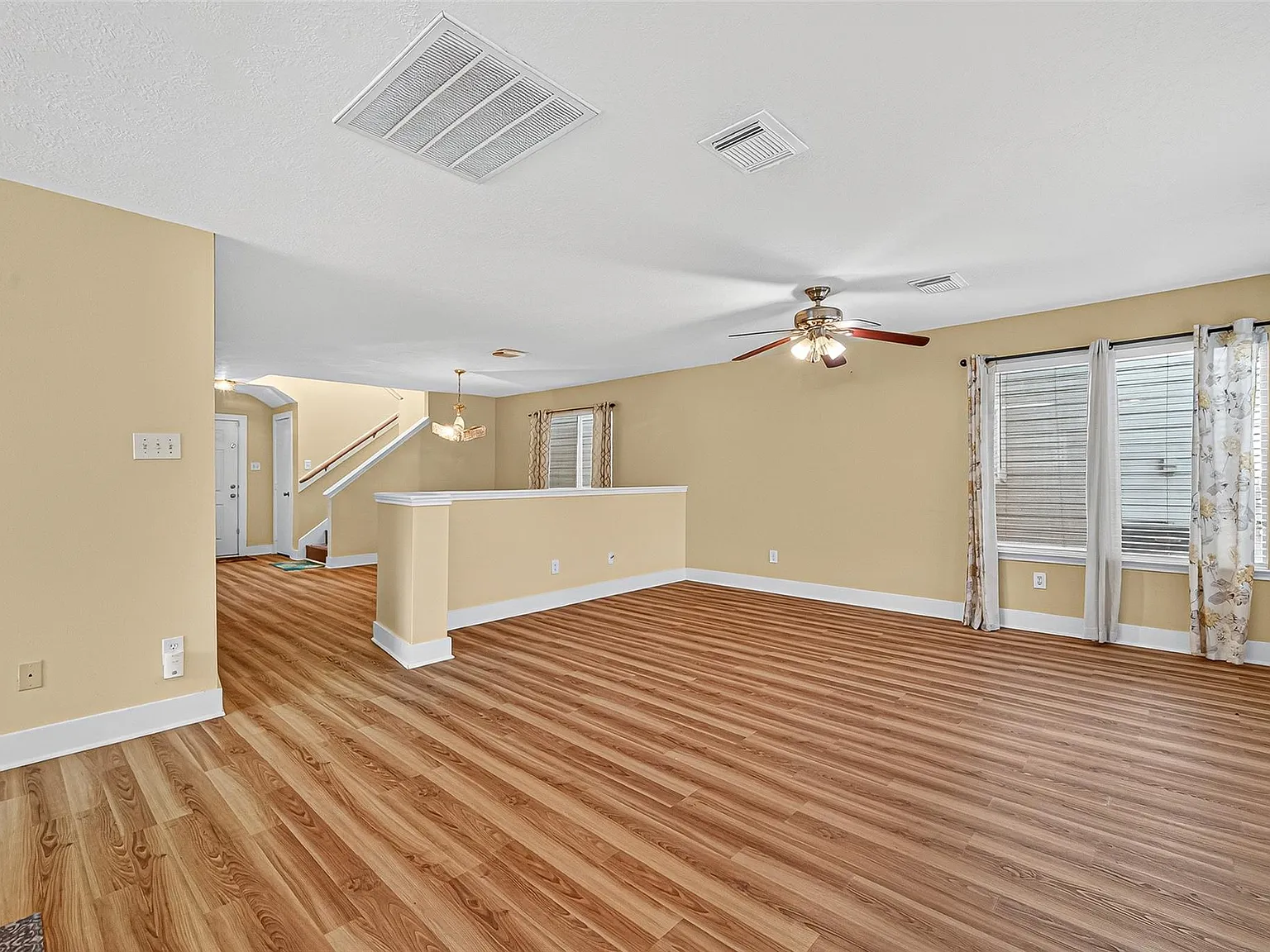 4 bed, 2.5 bath, 2140 sqft, $2,100 — Photo 4