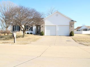 1609 Spring Green Dr, Davenport, IA 52804