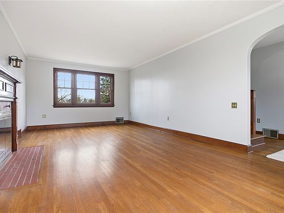 5th image of 811 W Monroe Cir