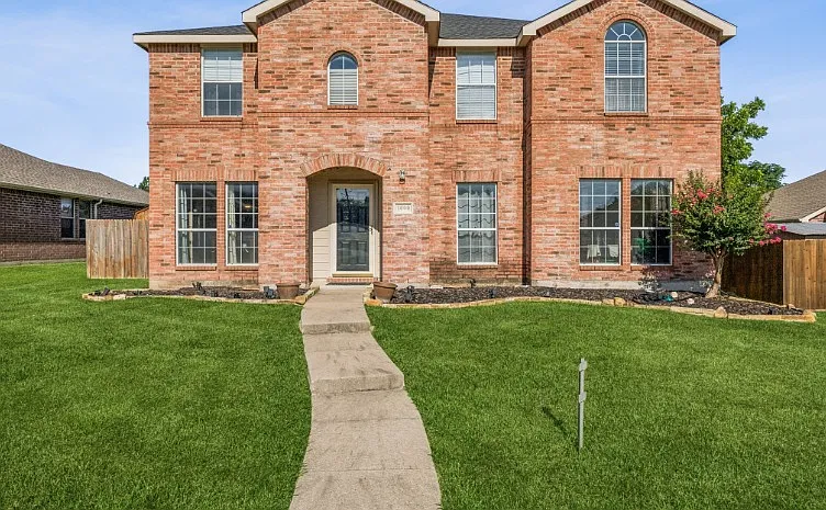 1609 Brandon Dr — Photo 1
