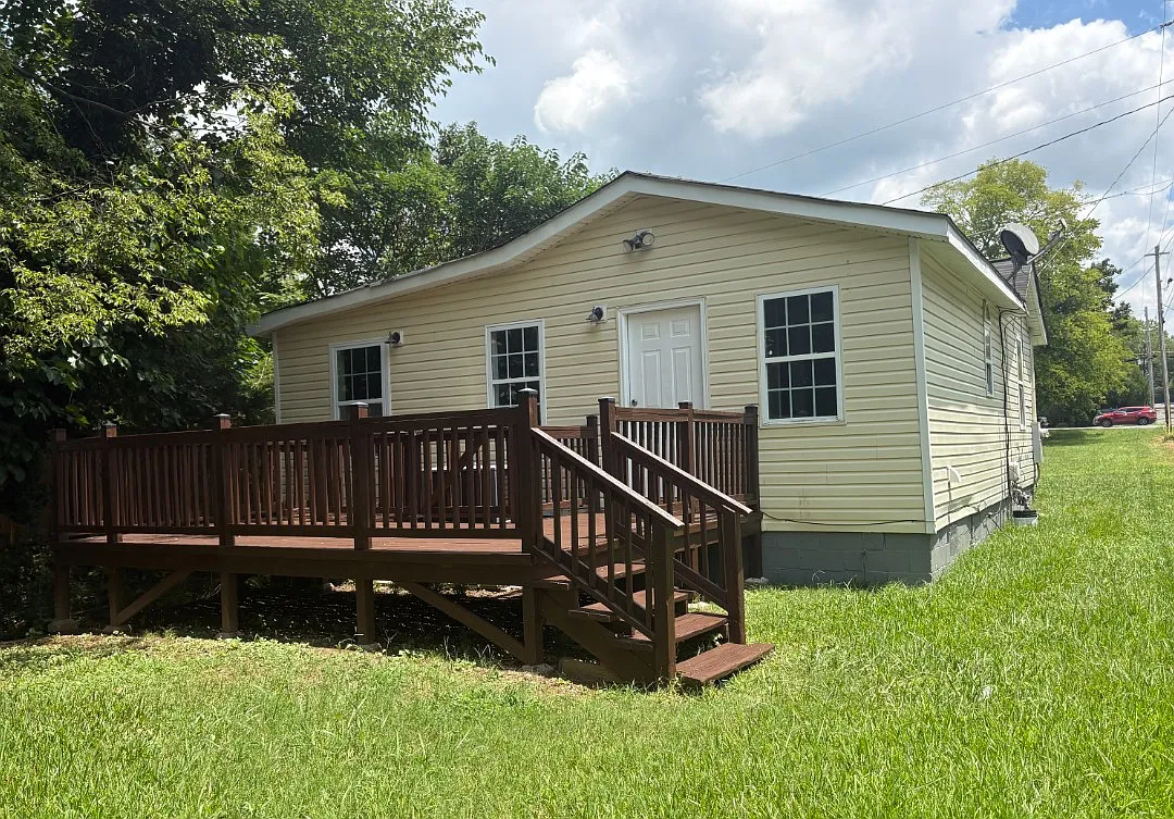 3 bed, 880 sqft, $1,400 — Photo 3