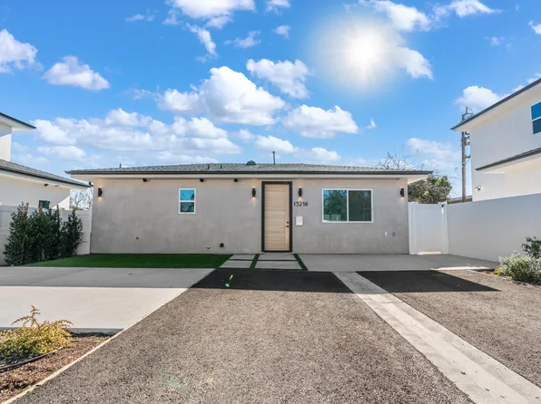 15216 W Holyland Dr, Van Nuys, CA 91411