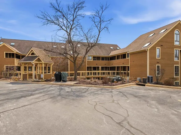 C11 Long Bay Point Dr, Galena, IL 61036