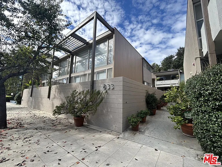833 Moraga Dr #6 — Photo 17