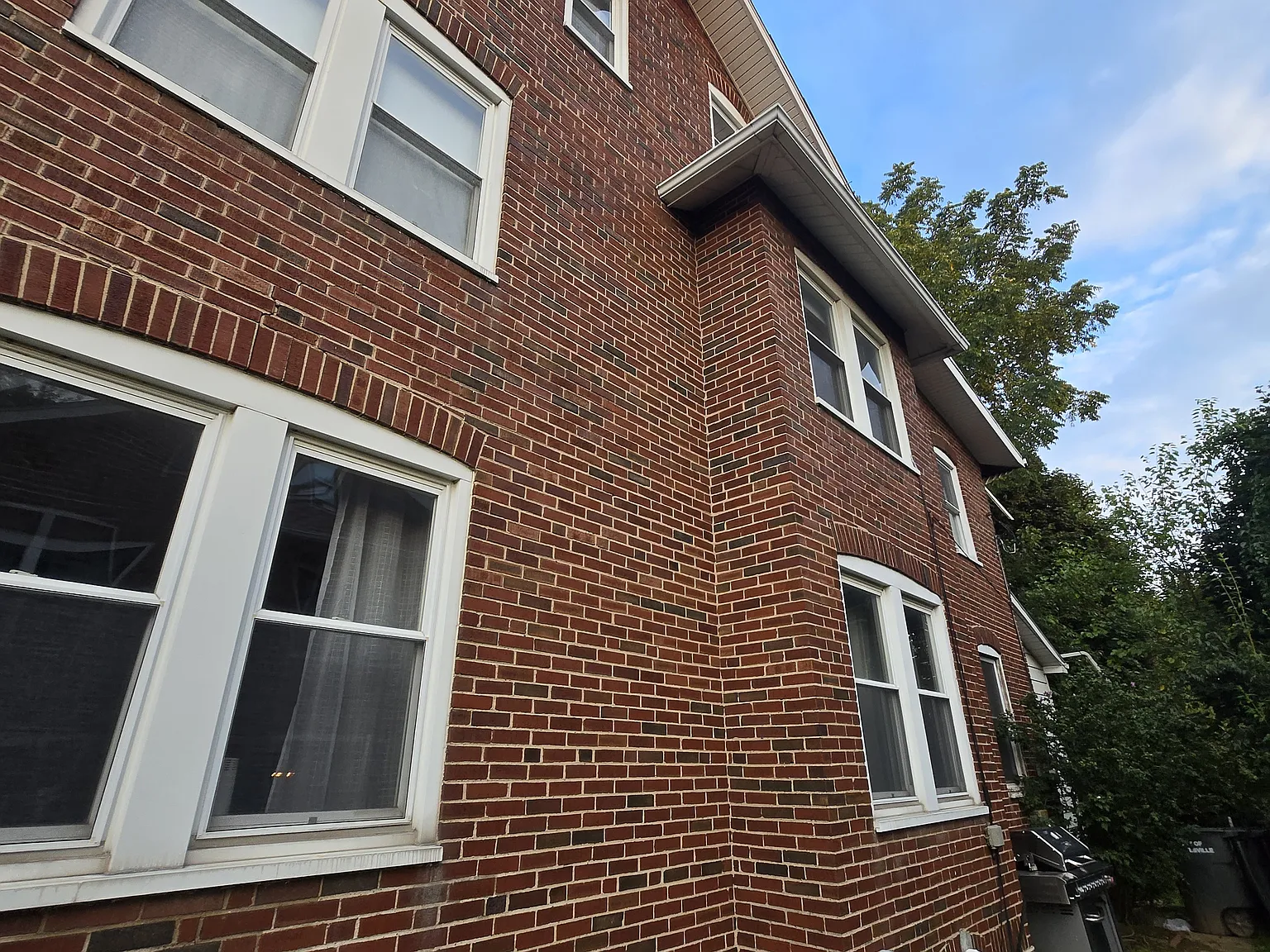 4 bed, 1.5 bath, 1560 sqft, $2,200 — Photo 3