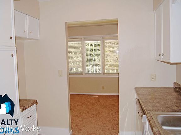 5th image of 430 S 39th St