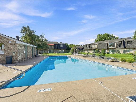 5th image of 136 Foxberry Dr #A