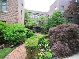 71 Grace Ave APT 2H, Great Neck, NY 11021