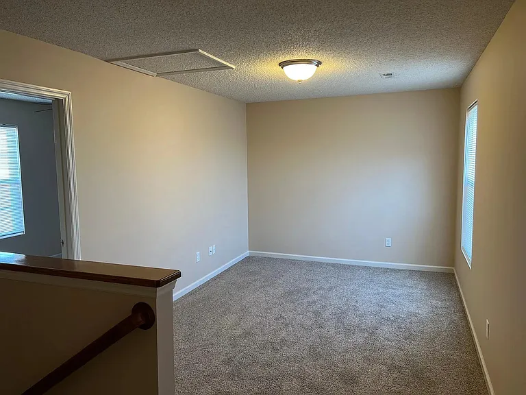 24 Chesterfield Ct — Photo 5