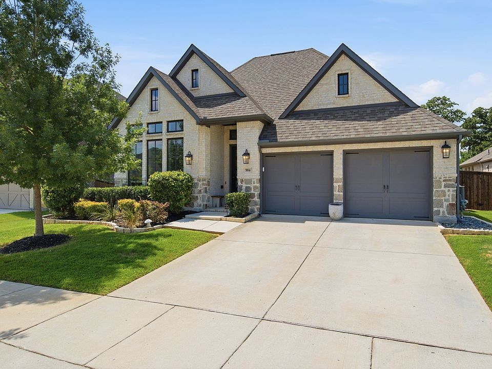 1st image of 904 Fallbrook Ave