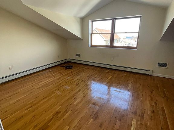 4th image of 718 Vincent Ave Floor 3