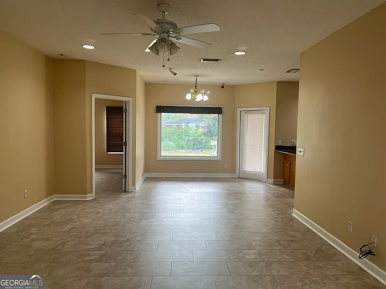 423 Cobblestone Way — Photo 19