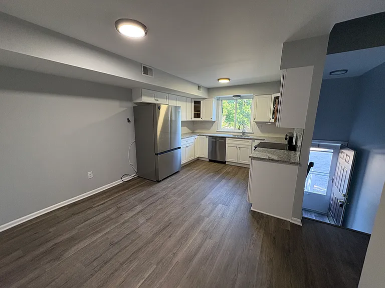 2510 Pond View Dr — Photo 3