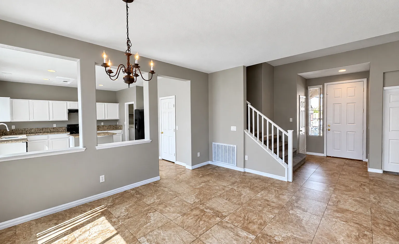 4 bed, 2.5 bath, 1950 sqft, $2,400 — Photo 4