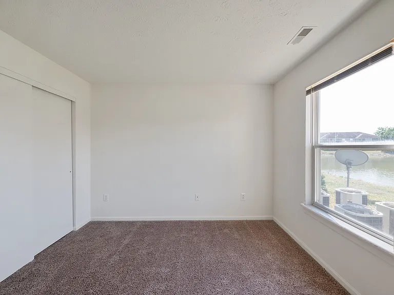 Autumn Woods Apartments — Photo 31