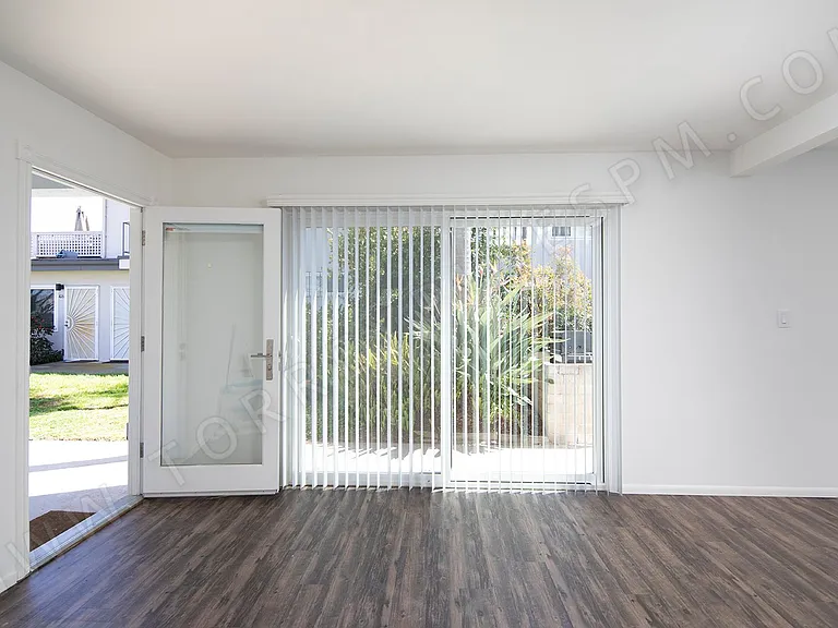 4076-4080 1/2 Crown Point Drive — Photo 4