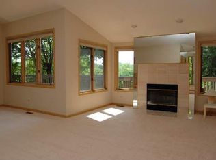 1805 Shoreline Dr, Saint Charles, IL 60174