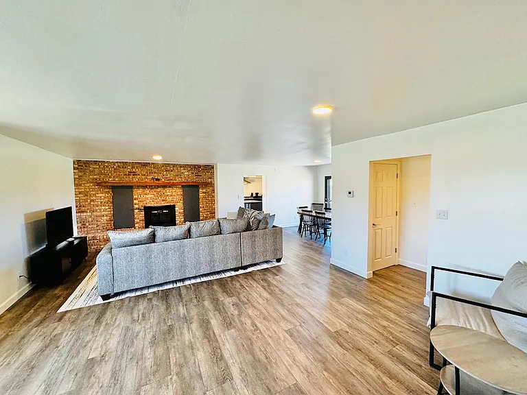 2453 W 16th St — Photo 3