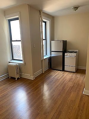 3rd image of 606 Flatbush Ave #4F