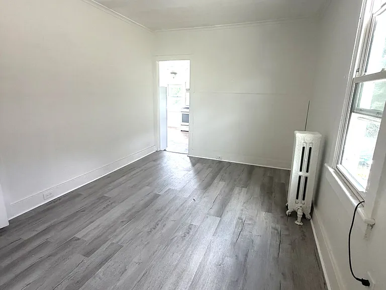 1431 Sanderson Ave — Photo 9