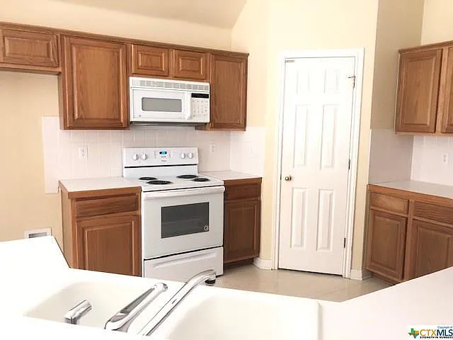1700 Lancaster St — Photo 20