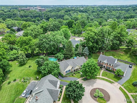 5th image of 201 W Manor Dr