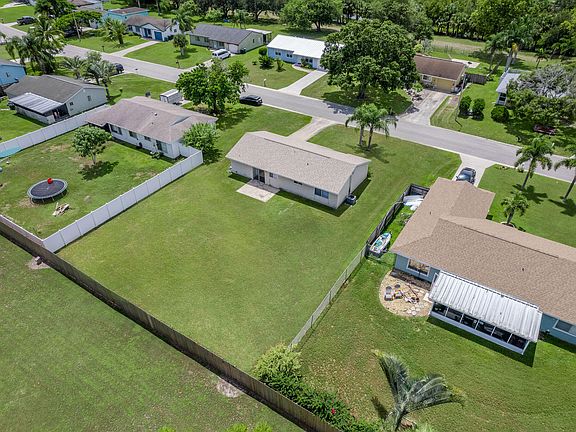 2nd image of 1621 SE Cascella Court