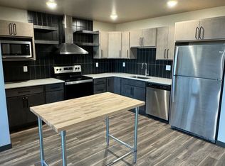 220 E Greenfield Ln #B-401, Bismarck, ND 58503
