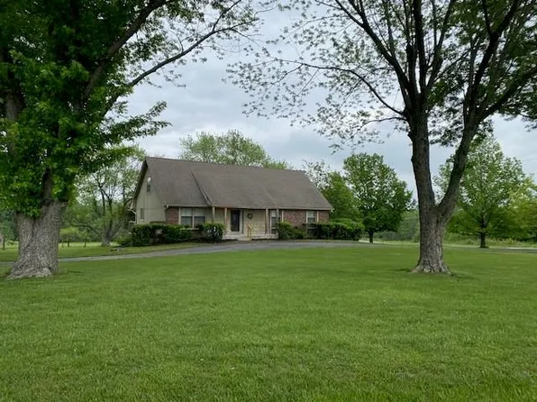 1043 S Sunset Ln, Raymore, MO 64083