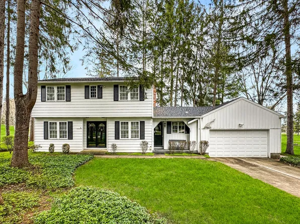 222 Fairway Dr, Edinboro, PA 16412