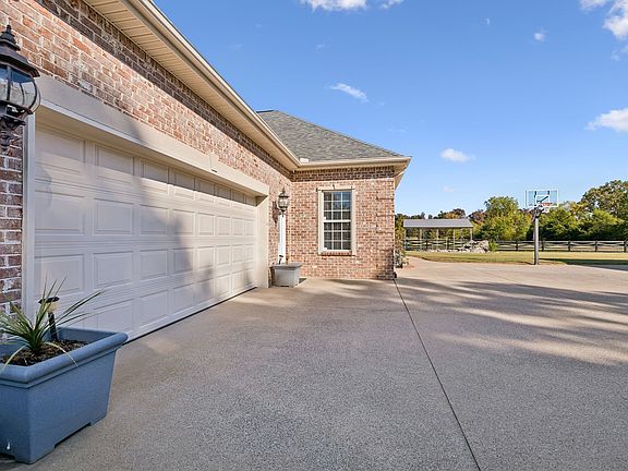3rd image of 4009 Barfield Crescent Rd