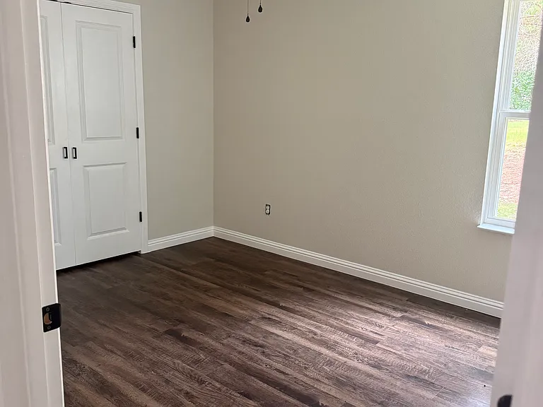 2611 Hillside Dr — Photo 6