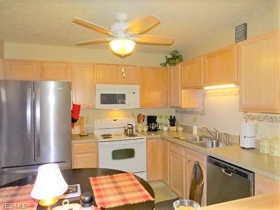 4th image of 9992 Beverly Ln