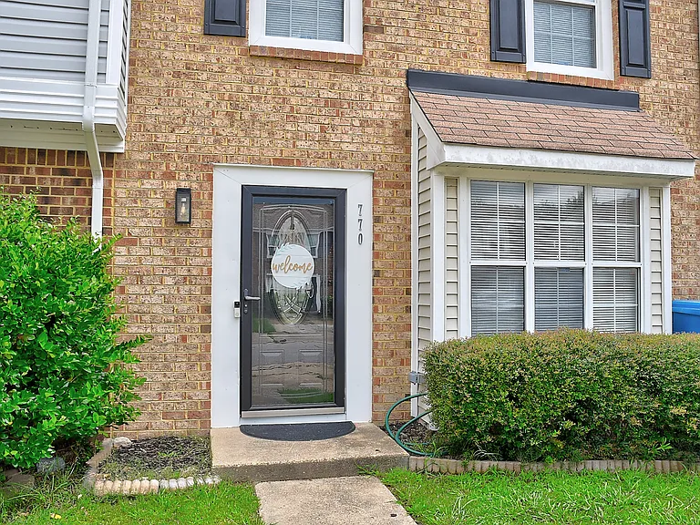 770 Spence Cir — Photo 2