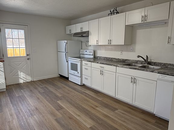 4th image of 84 W Main St #4