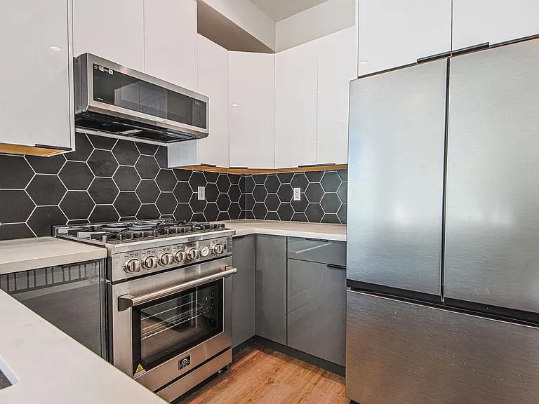 10717 Addison St — Photo 20