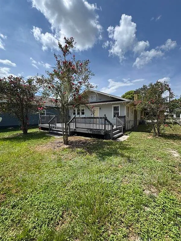3 bed, 1.0 bath, 1176 sqft, $1,695 — Photo 4