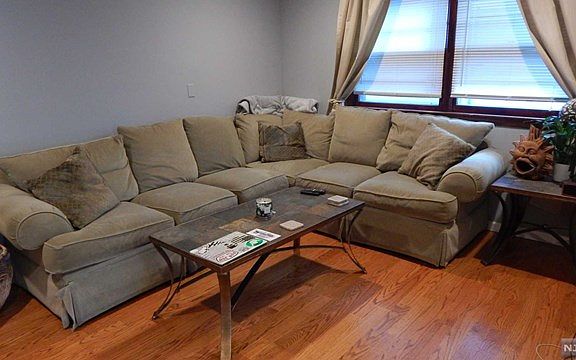 3rd image of 215 Summit Ave Floor 1