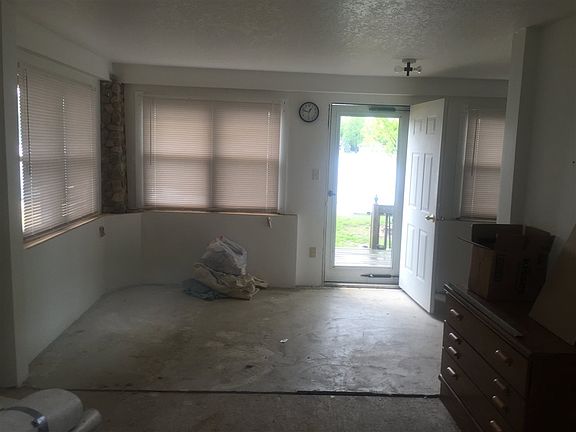 4th image of 5554 N Willow Ave