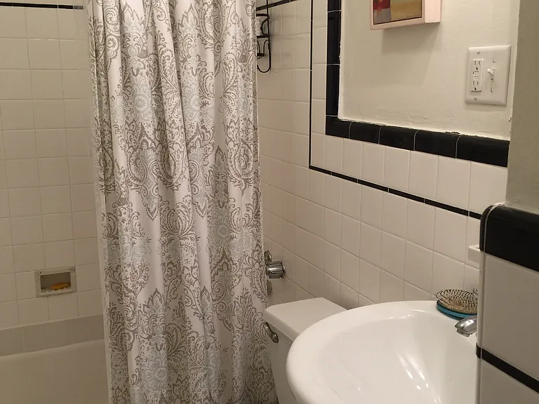 1904 Pine St #3R — Photo 14