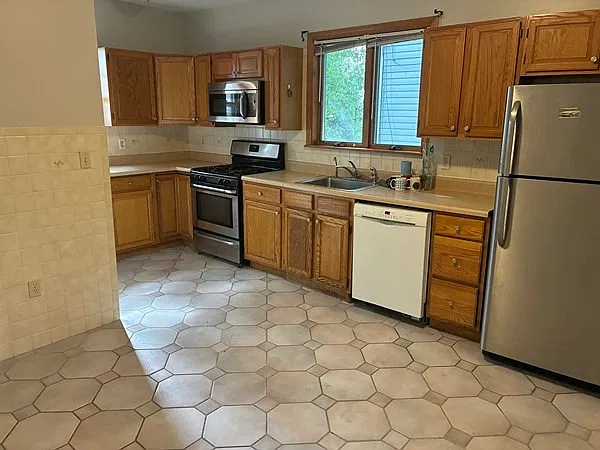 3 bed, 1100 sqft, $2,800 — Photo 4