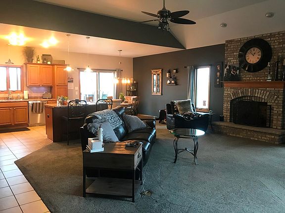 OPEN CONCEPT GREAT FOR ENTERTAINING!