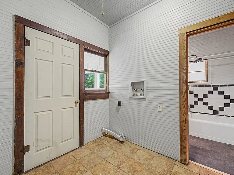 810 King Ave — Photo 19