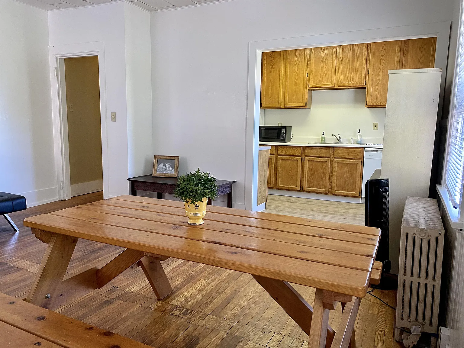 614 University Ave - 2b — Photo 3