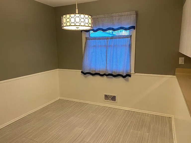 Kitchen dining area