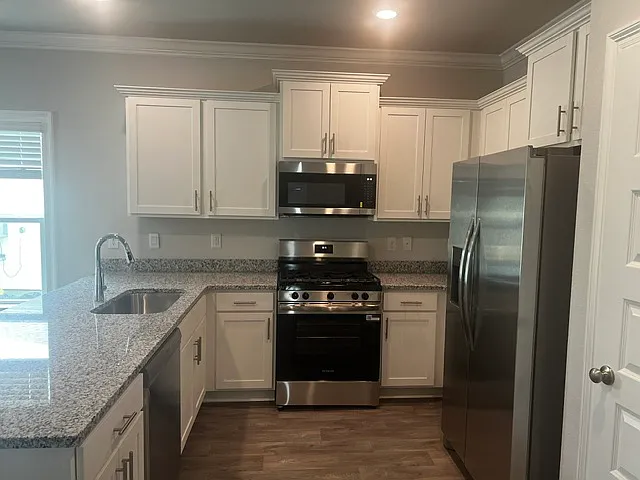 32400 Revere Dr — Photo 3