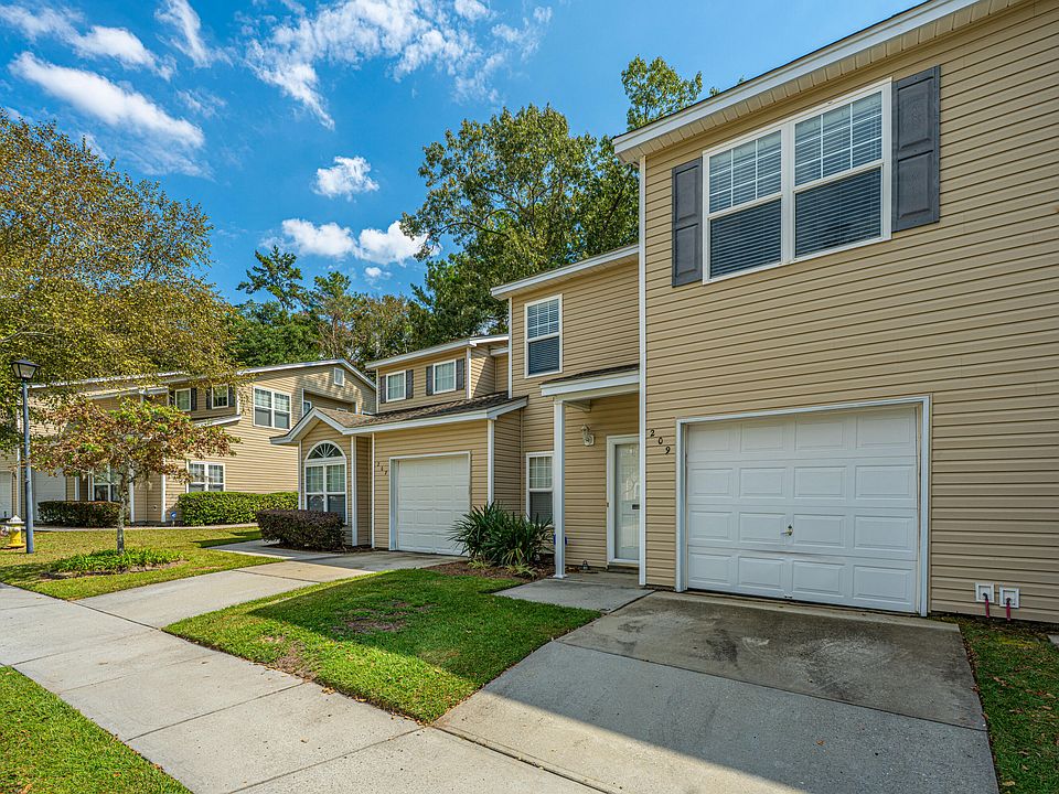 1st image of 209 Grand Oaks Dr