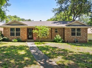 3082 Coombs Creek Dr, Dallas, TX 75233